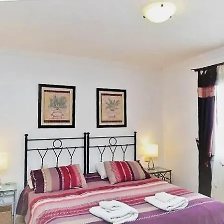 Villa In Puerto Del Carmen Sleeps 6 Includes Swimming Pool Air Con&wifi *
