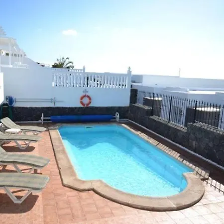 Villa In Puerto Del Carmen Sleeps 6 Includes Swimming Pool Air Con&wifi