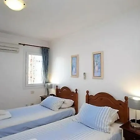 ヴィラ In Puerto Del Carmen Sleeps 6 Includes Swimming Pool Air Con And Wifi