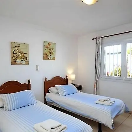 Villa In Puerto Del Carmen Sleeps 6 Includes Swimming Pool Air Con&wifi *